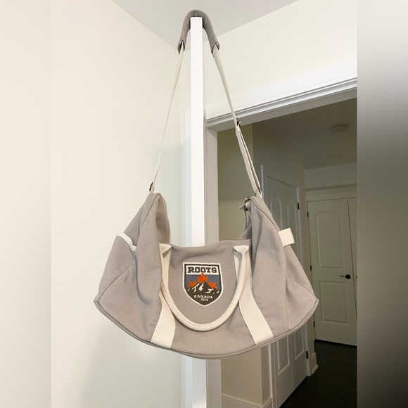 ROOTS Light Grey Weekender Bag - Picture 1 of 8